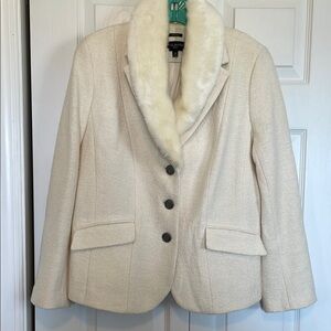 Women’s 12P Talbots Aberdeen Cream Jacket Faux Fur Collar 40% wool metal buttons